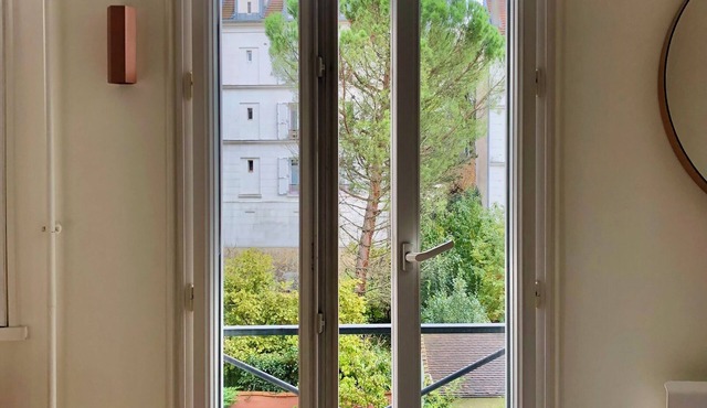 Peaceful apartment just outside Paris