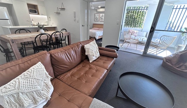 Peaceful apartment, steps away from the Manly hub