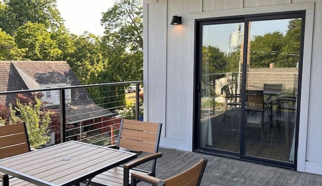 Peaceful Apartment with Rooftop patio and great views