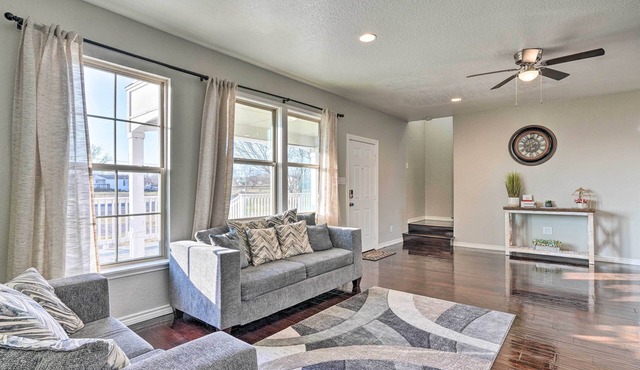 Peaceful Atascosa Home w/Balcony & Deck!
