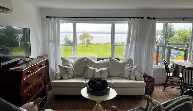 Peaceful beachfront Harrington Hideout close to 4 golf courses and Ski Wentworth