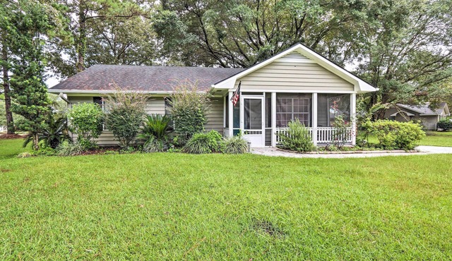 Peaceful Beaufort Home w/Front Porch + Grill