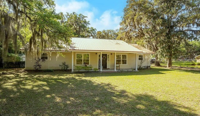 Peaceful Beaufort Single Story Ranch w/pond view - 3BR/2BA/8 beds. Sleeps Many!