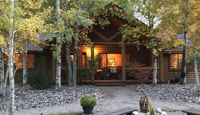 Peaceful & Beautiful Idaho Log Lodge w/Activities