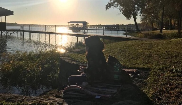 Peaceful & Beautiful Lake Front 3 BR/3 BA Hideaway on Eagle Mountain Lake
