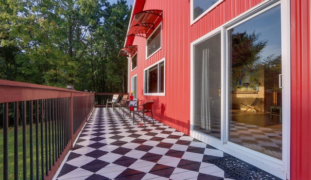 Peaceful Berkeley Springs Home: Escape to Nature!