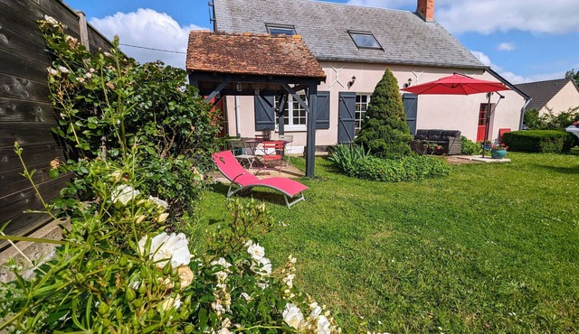 Peaceful Berry retreat with garden and fireplace