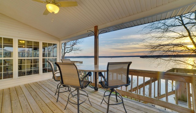 Peaceful Big Sandy Home w/Deck on Kentucky Lake!