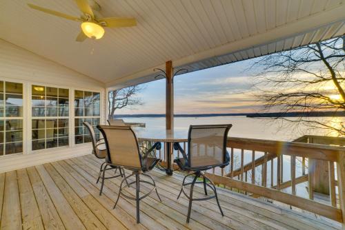 Peaceful Big Sandy Home with Deck on Kentucky Lake!