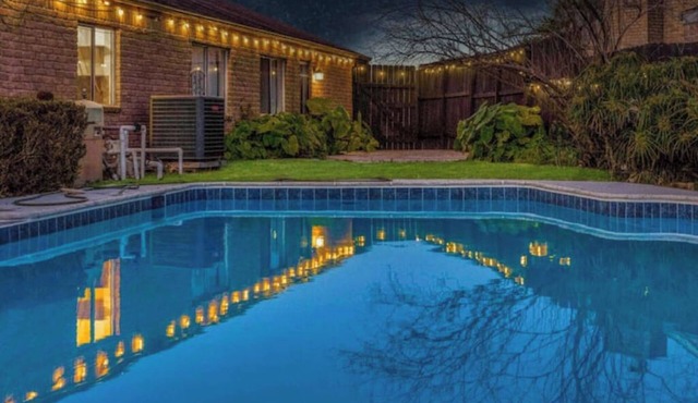Peaceful Boho stays-4BRs-amazing pool-patio&deck-mini golf-Staffordn