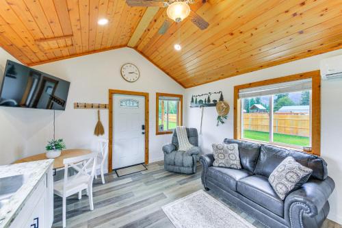 Peaceful Bonners Ferry Cabin with Deck and Mtn Views!