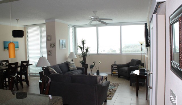 Peaceful Breeze - Beautiful Condominium Steps to the Beach