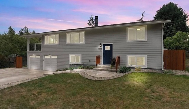 Peaceful, Bright, Beach Bungalow w/Gourmet Kitchen, AC, Private Beach & MORE!