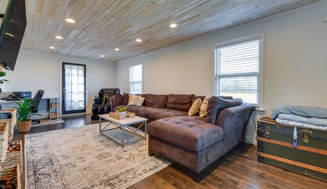 Peaceful Buffalo Home with Fire Pit!