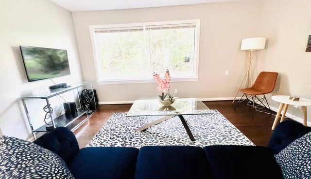 Peaceful Bungalow Mins to Airport