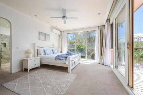 Peaceful Bushland Retreat with Treetop Hills Views