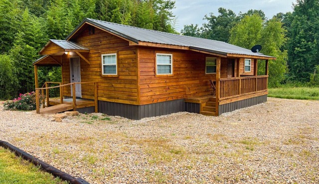 Peaceful cabin <1 mile from Daisy State Park + Private Access to Bear Creek Trail
