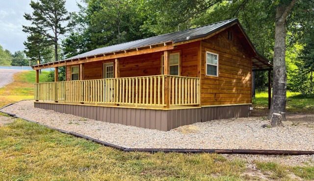 Peaceful cabin <1 mile from Daisy State Park + Private Access to Bear Creek Trail