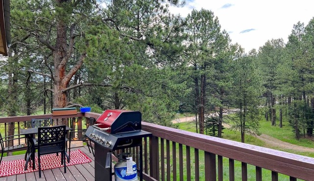 Peaceful Cabin Across Bike/Hike Trail & Near Lakenn