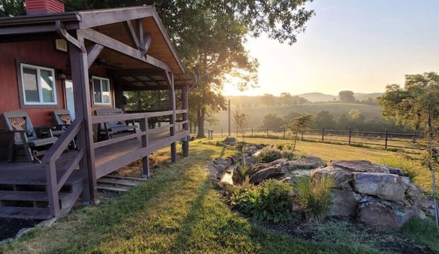 Peaceful Cabin-Breathtaking Views near Branson, MO