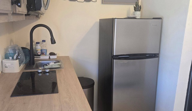 Peaceful Cabin!Cozy 1-bedroom cabin in perfect Jacksonville with AC