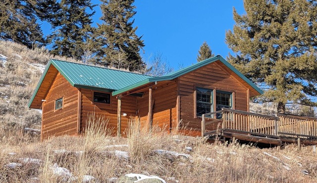 Peaceful Cabin for Two - Stunning Mountain Views - Wildlife Viewing
