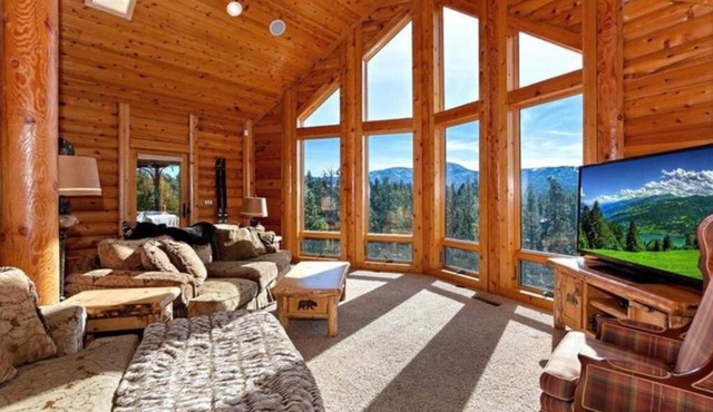 Peaceful Cabin Home with Breathtaking View!