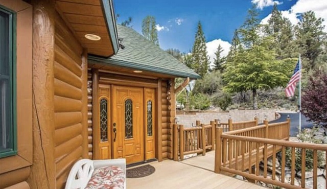 Peaceful Cabin Home with Breathtaking View!