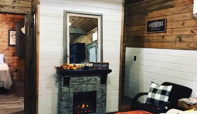 Peaceful Cabin. Hot Tub near Lake Eufaula for R&R.