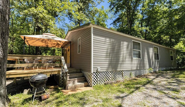Peaceful Cabin in New Concord, KY on Kentucky Lake at Missing Hill Resort