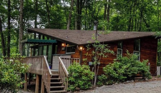 Peaceful cabin in the mountains/w hot tub