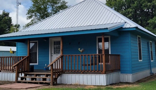 Peaceful cabin in orchard with Lake Chicot views!