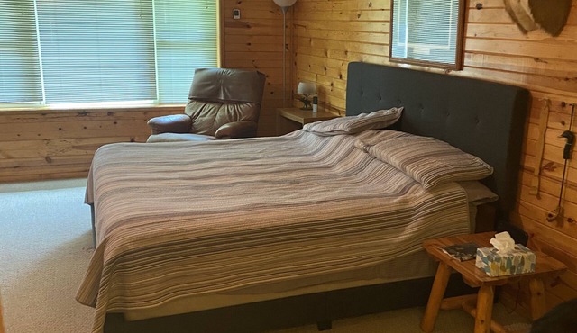 Peaceful Cabin located in beautiful Des Moines River valley