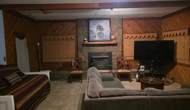 Peaceful cabin near Grand Lake and Disney on big lot