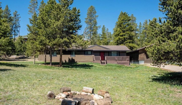 Peaceful Cabin Nestled in the Pines with a Short Walk to Lake Granby