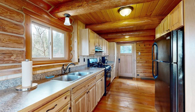 Peaceful cabin on 21 acres with a wood stove - near Glacier National Park