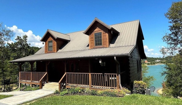 Peaceful Cabin on Lake | Outdoor kitchen | 3 Patios | Firepit| 2 Story Dock