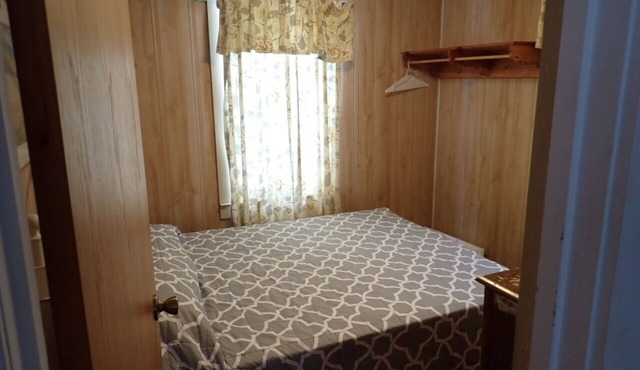 Peaceful cabin on Robinson Lake at Millers Resort!