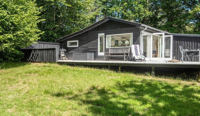 Peaceful Cabin Retreat in Ebeltoft