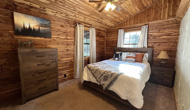 Peaceful Cabin Retreat near Mountain View, AR