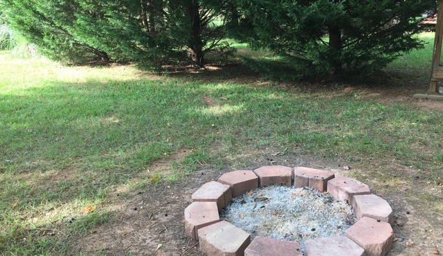 Peaceful Cabin Retreat Within Minutes From Historic Downtown Newberry SC