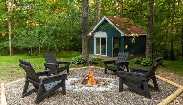 "Peaceful Cabin Retreat:Stylish & Cozy Getaway in the Woods-30 min to Nashville