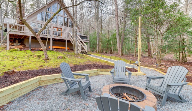 Peaceful Cabin w/Hot Tub: 11 Mi to Blue Ridge!
