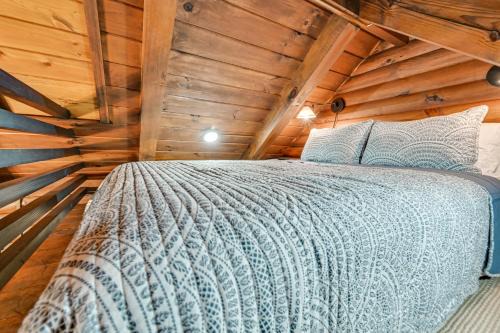 Peaceful Cabin w/Hot Tub in Dundee: Dogs Welcome