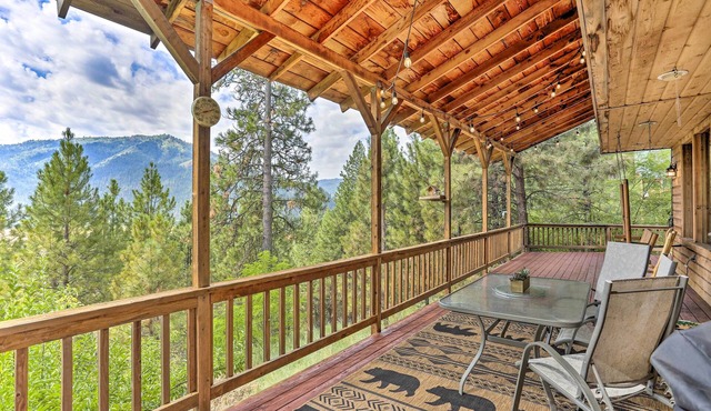 Peaceful Cabin w/Mtn + River Views, Fire Pit