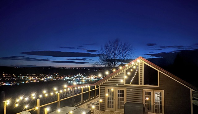 Peaceful cabin with spectacular river and scenic views.