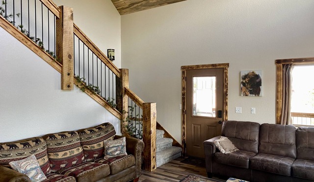 Peaceful Cabin with Beautiful Mountain Views