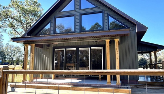 Peaceful Cabin with Dock and Pond Views in Georgia