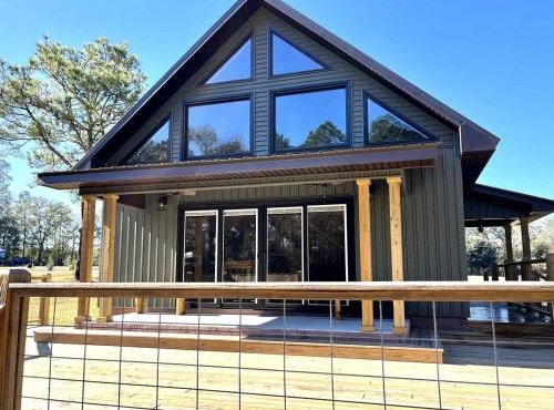 Peaceful Cabin with Dock and Pond Views in Georgia