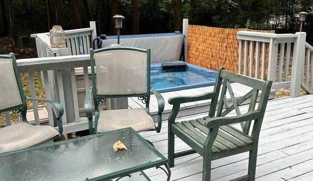 Peaceful cabin with fireplace, 5 minutes from the springs!